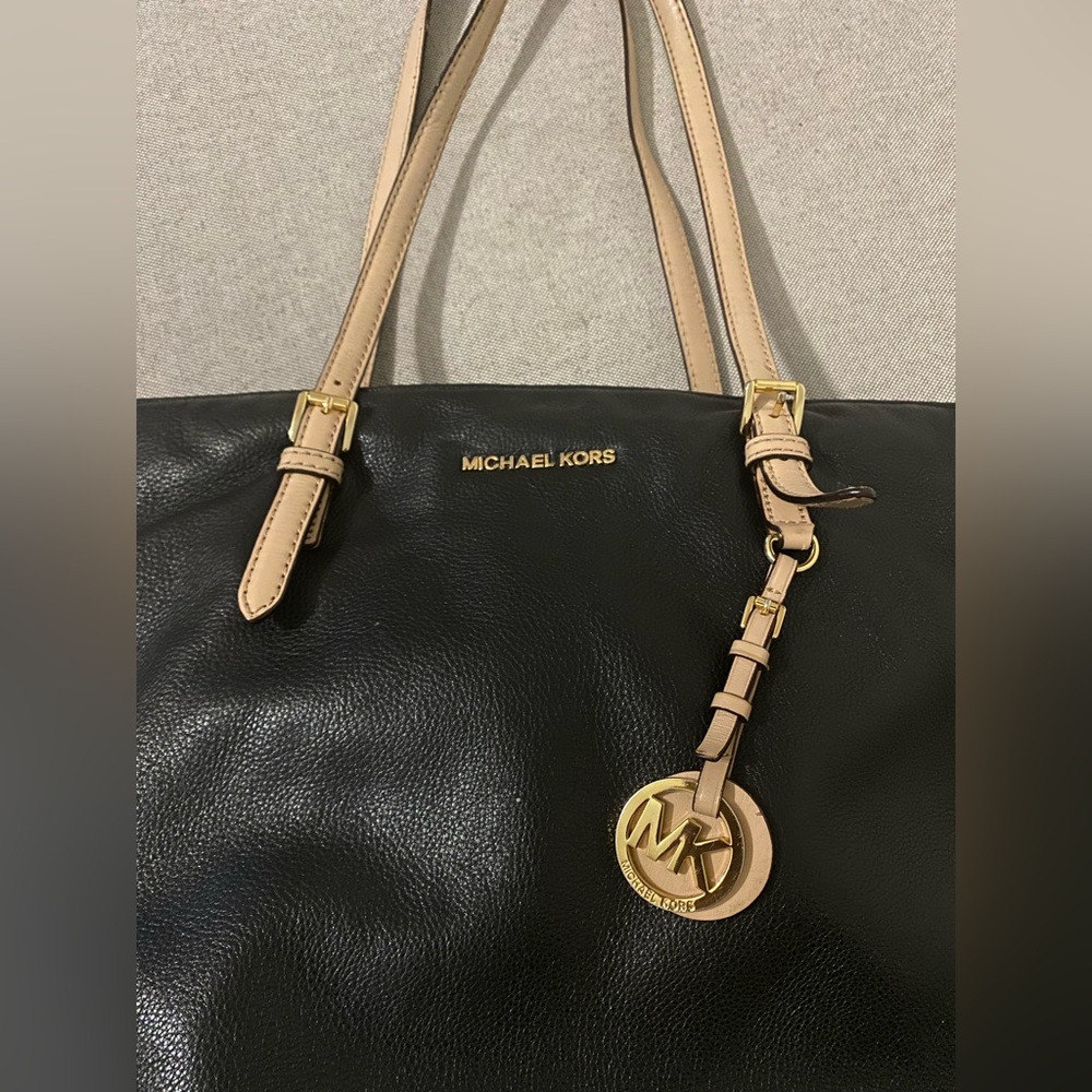 Micheal kors black leather tote bag